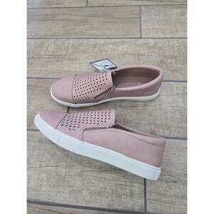 White Mountain New size 10 slip on sneakers cute size zipper